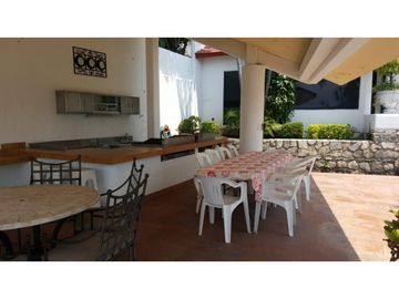 CASA EN VENTA A ORILLA DEL LAGO 