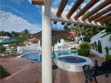 CASA EN VENTA A ORILLA DEL LAGO 