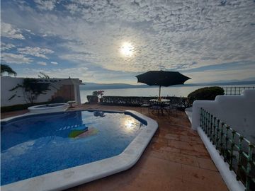CASA EN VENTA A ORILLA DEL LAGO 