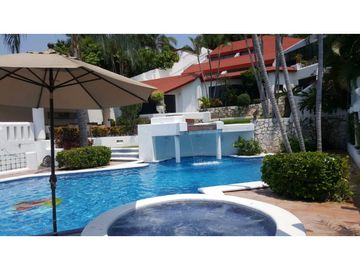 CASA EN VENTA A ORILLA DEL LAGO 