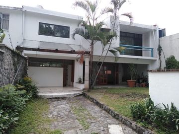 Se vende casa para remodelar en el Miraval