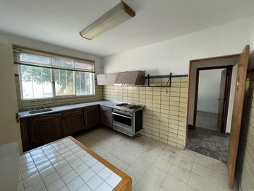 Se vende casa para remodelar en el Miraval