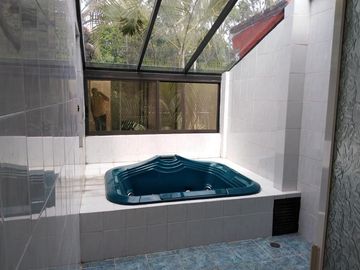 Se vende casa para remodelar en el Miraval