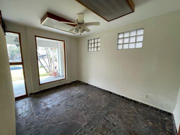 Se vende casa para remodelar en el Miraval