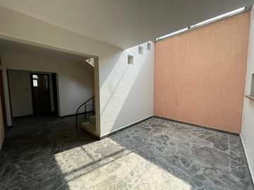 Se vende casa para remodelar en el Miraval