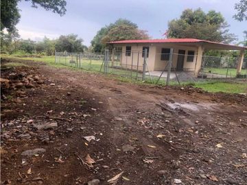 CASA DE 600 METROS