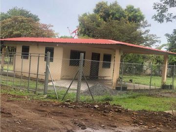 CASA DE 600 METROS