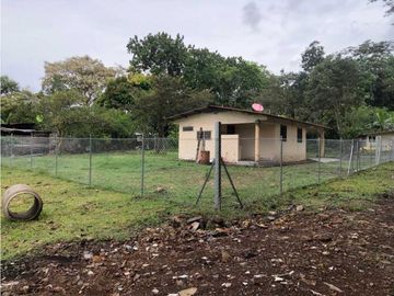 CASA DE 600 METROS