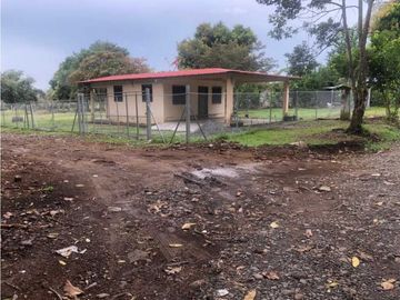 CASA DE 600 METROS
