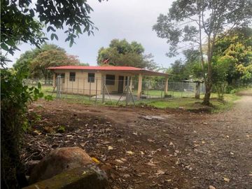 CASA DE 600 METROS