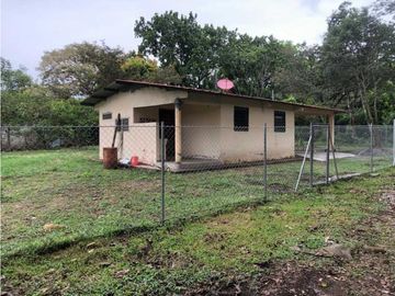 CASA DE 600 METROS
