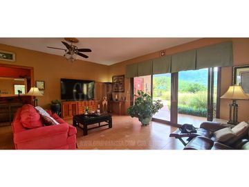 Oportunidad! Se Vende Hermosa Casa de Montaña en Altos del Maria