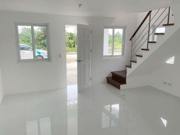 Colorful 3 Bedroom House in Pontefino Estates