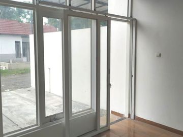Miliki Rumah studio 100 jutaan cantik di Prambanan