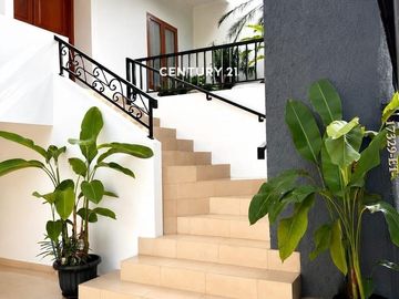 Dijual Rumah Asri Ada Taman Di Depan Dan Belakang Rumah Di Cinere