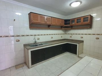 Rumah Tengah Kota Jl Imam Bonjol Surabaya Dijual