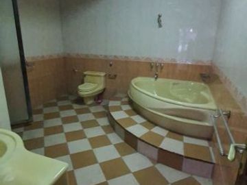 Rumah Tengah Kota Jl Imam Bonjol Surabaya Dijual
