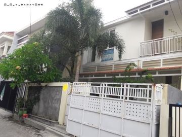 Rumah di mulyosari satu, Strategis