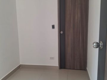 apartamento en arriendo en loma del esmeraldal. Cod A9433954