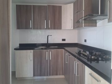 apartamento en arriendo en loma del esmeraldal. Cod A9433954