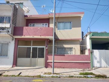 VENTA DE CASA EN EXCELENTE UBICACIÓN EN COL. IGNACIO ZARAGOZA VERACRUZ,VER.
