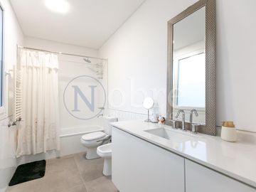 VENTA ESPECTACULAR CASA 5 AMBIENTES EN BARRIO PRIVADO LOS PATRICIOS SAN ISIDRO