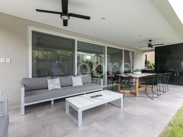 VENTA ESPECTACULAR CASA 5 AMBIENTES EN BARRIO PRIVADO LOS PATRICIOS SAN ISIDRO