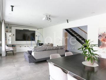 VENTA ESPECTACULAR CASA 5 AMBIENTES EN BARRIO PRIVADO LOS PATRICIOS SAN ISIDRO