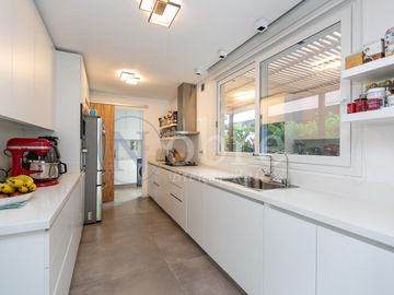 VENTA ESPECTACULAR CASA 5 AMBIENTES EN BARRIO PRIVADO LOS PATRICIOS SAN ISIDRO