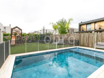 VENTA ESPECTACULAR CASA 5 AMBIENTES EN BARRIO PRIVADO LOS PATRICIOS SAN ISIDRO