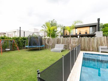 VENTA ESPECTACULAR CASA 5 AMBIENTES EN BARRIO PRIVADO LOS PATRICIOS SAN ISIDRO