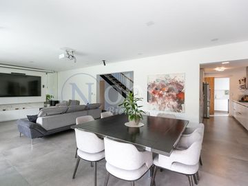 VENTA ESPECTACULAR CASA 5 AMBIENTES EN BARRIO PRIVADO LOS PATRICIOS SAN ISIDRO