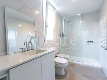 VENTA ESPECTACULAR CASA 5 AMBIENTES EN BARRIO PRIVADO LOS PATRICIOS SAN ISIDRO