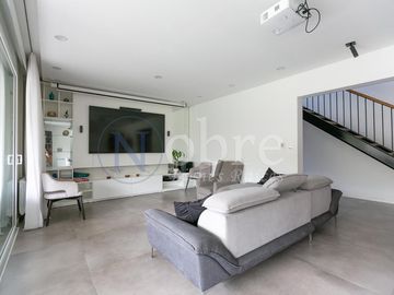 VENTA ESPECTACULAR CASA 5 AMBIENTES EN BARRIO PRIVADO LOS PATRICIOS SAN ISIDRO