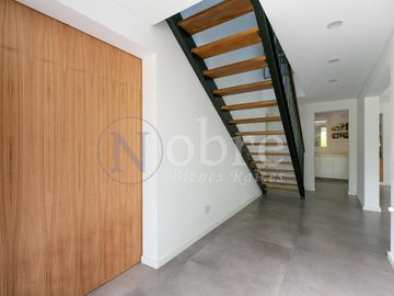 VENTA ESPECTACULAR CASA 5 AMBIENTES EN BARRIO PRIVADO LOS PATRICIOS SAN ISIDRO