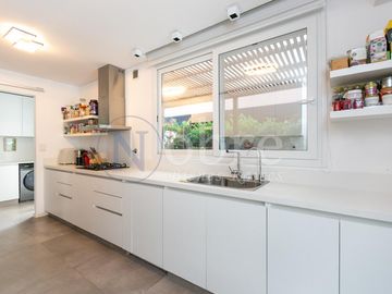 VENTA ESPECTACULAR CASA 5 AMBIENTES EN BARRIO PRIVADO LOS PATRICIOS SAN ISIDRO