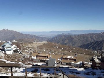 EL COLORADO - FARELLONES  VENDE REFUGIO