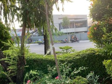 Di jual rumah tua jalan Raya diponegoro, surabaya