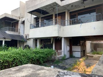 Di jual rumah tua jalan Raya diponegoro, surabaya