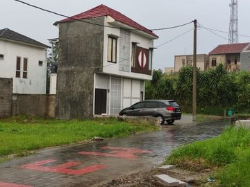 Rumah Minimalis 2 Lantai dekat Stasiun Cilebut dan Fasilitas Umum lainnya