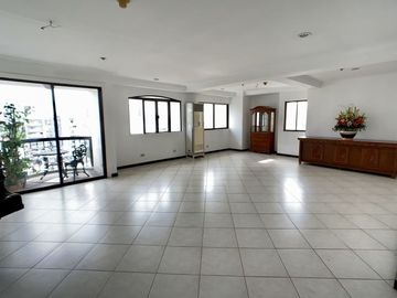 241 sqm 4BR, 2 car park El Jardin Del Presidente 1 Penthouse Unit