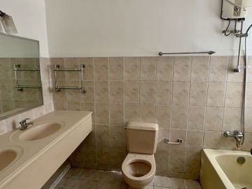 241 sqm 4BR, 2 car park El Jardin Del Presidente 1 Penthouse Unit
