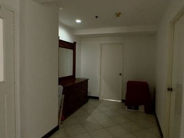 241 sqm 4BR, 2 car park El Jardin Del Presidente 1 Penthouse Unit