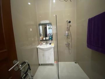Rumah baru 2 lantai dalam komplek megacinere