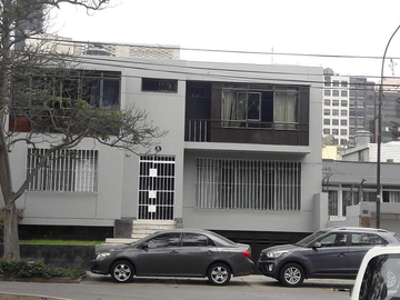 VENTA CASA COMO TERRENO EN SAN ISIDRO