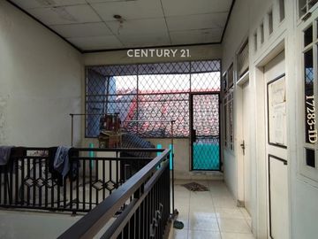 Rumah Dengan Tanah Luas Strategis Dekat Stasiun Sudimara