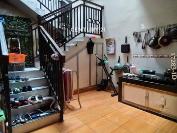 Rumah Dengan Tanah Luas Strategis Dekat Stasiun Sudimara