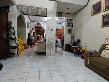 Rumah Dengan Tanah Luas Strategis Dekat Stasiun Sudimara
