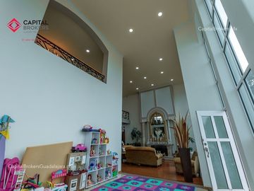 Casa Panorámica en coto de Lujo con Alberca en venta bugambilias palomar sur