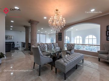 Casa Panorámica en coto de Lujo con Alberca en venta bugambilias palomar sur